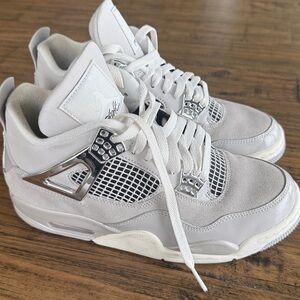 Nike Women's Jordan 4 Retro- size 8